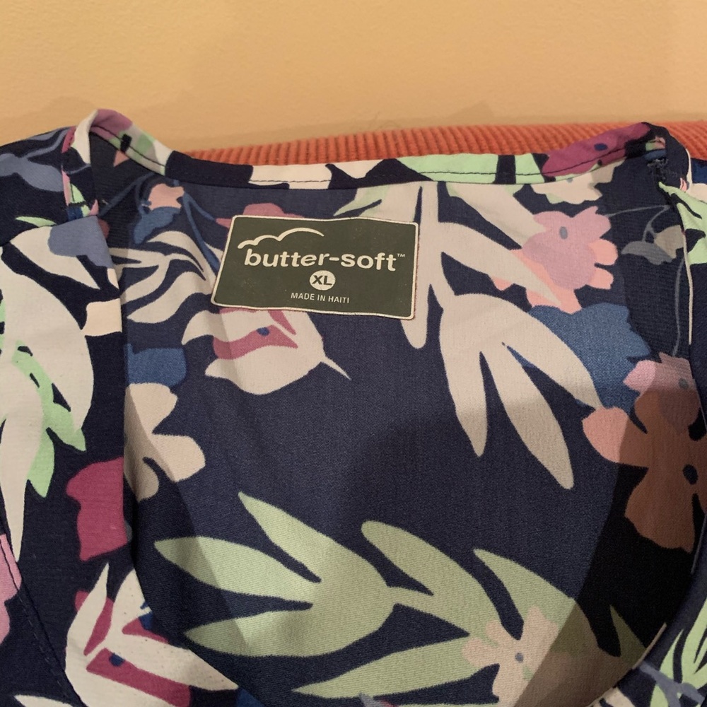 Scrub top - Picture 7 of 7